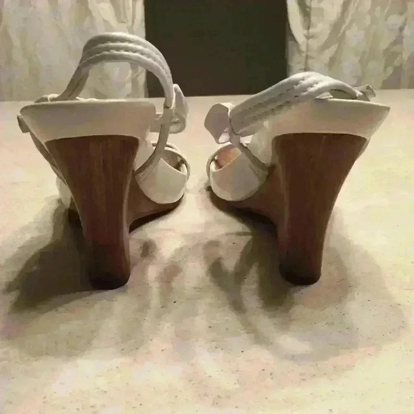 Kenneth Cole Reaction Sandals - Picture 3 of 4